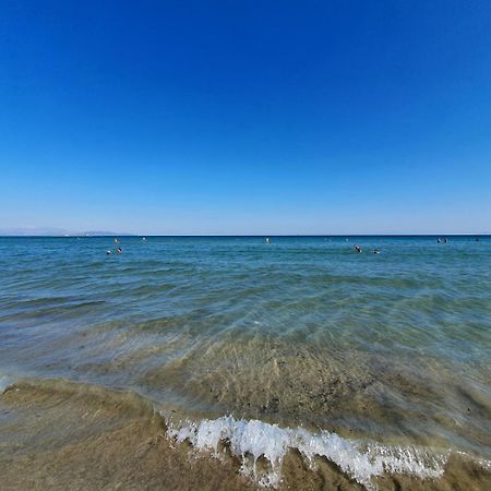 Artemis Bay Apartments Near Sea And Airport Esterno foto