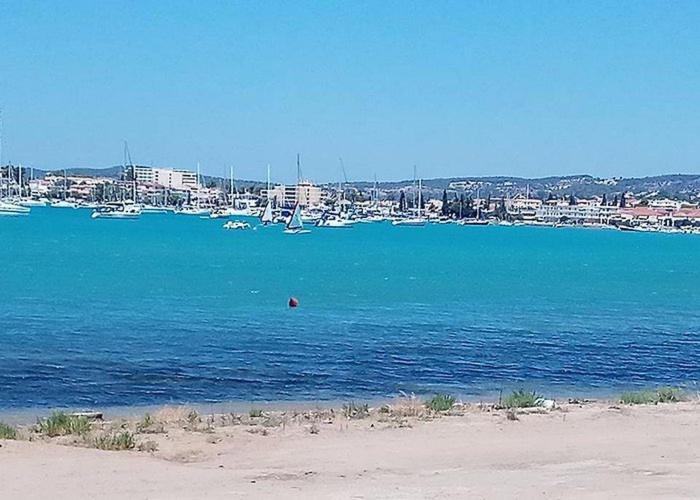 Artemis Bay Apartments Near Sea And Airport Esterno foto